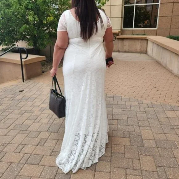 Torrid Wedding Dress Ivory Lace Short Sleeve Fit & Flare Stretchy Train Bride - Picture 6 of 10